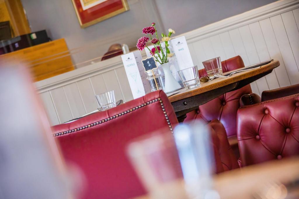 The Black Swan Inn Horsham St Faith Екстер'єр фото