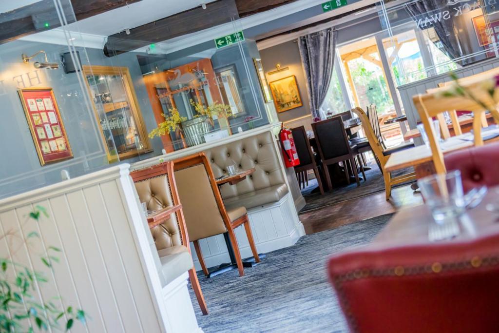 The Black Swan Inn Horsham St Faith Екстер'єр фото