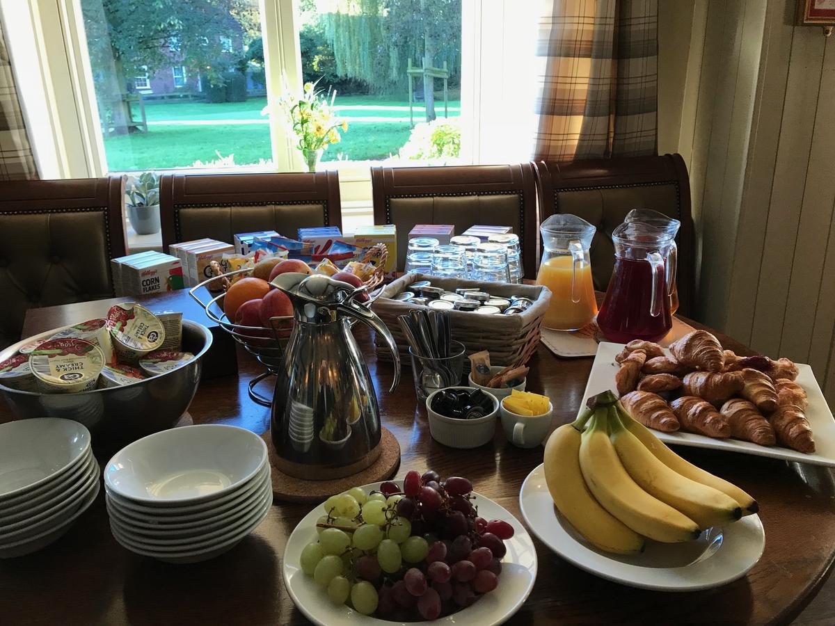 The Black Swan Inn Horsham St Faith Екстер'єр фото